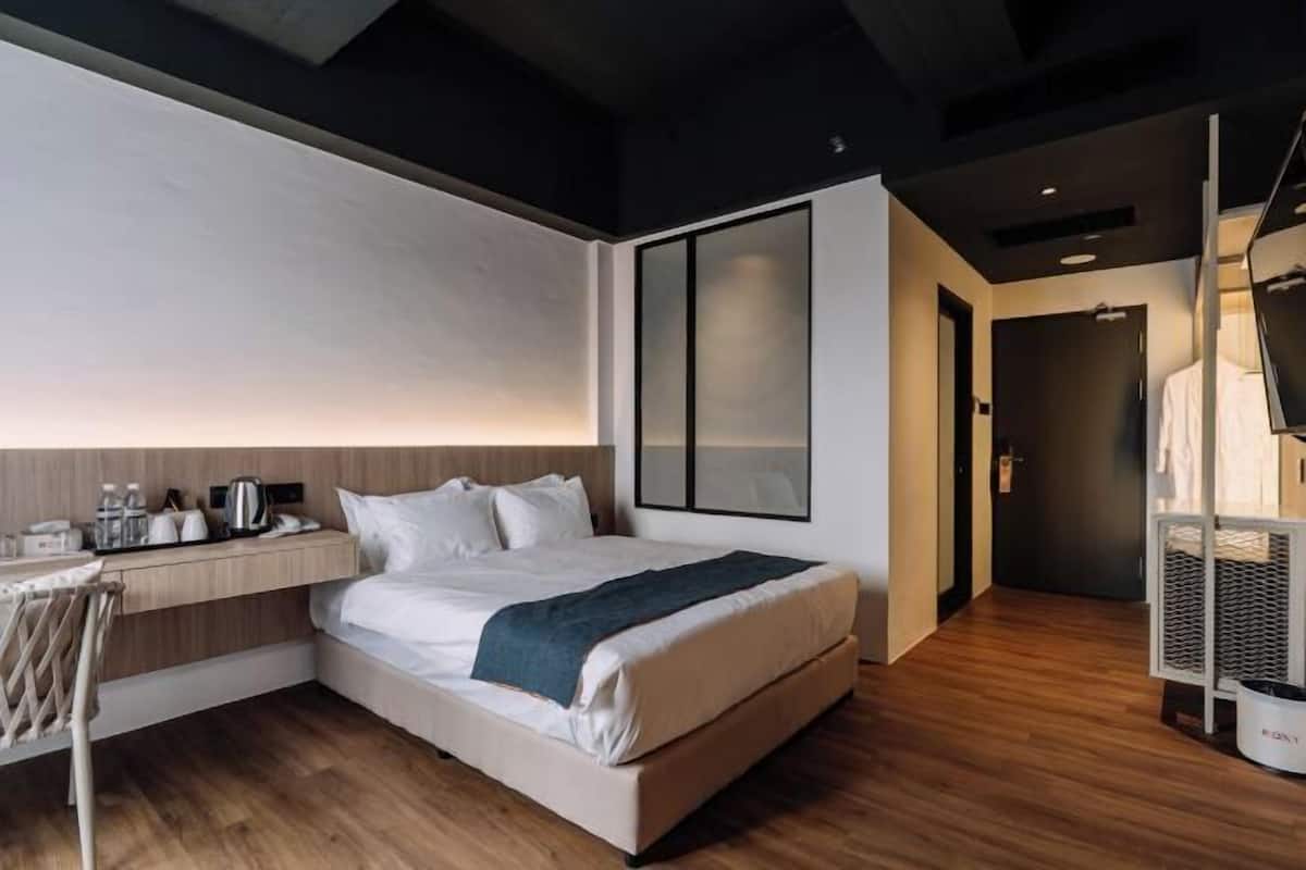 1 bedroom, desk, free WiFi