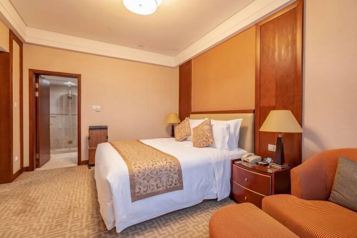 In-room safe, free WiFi