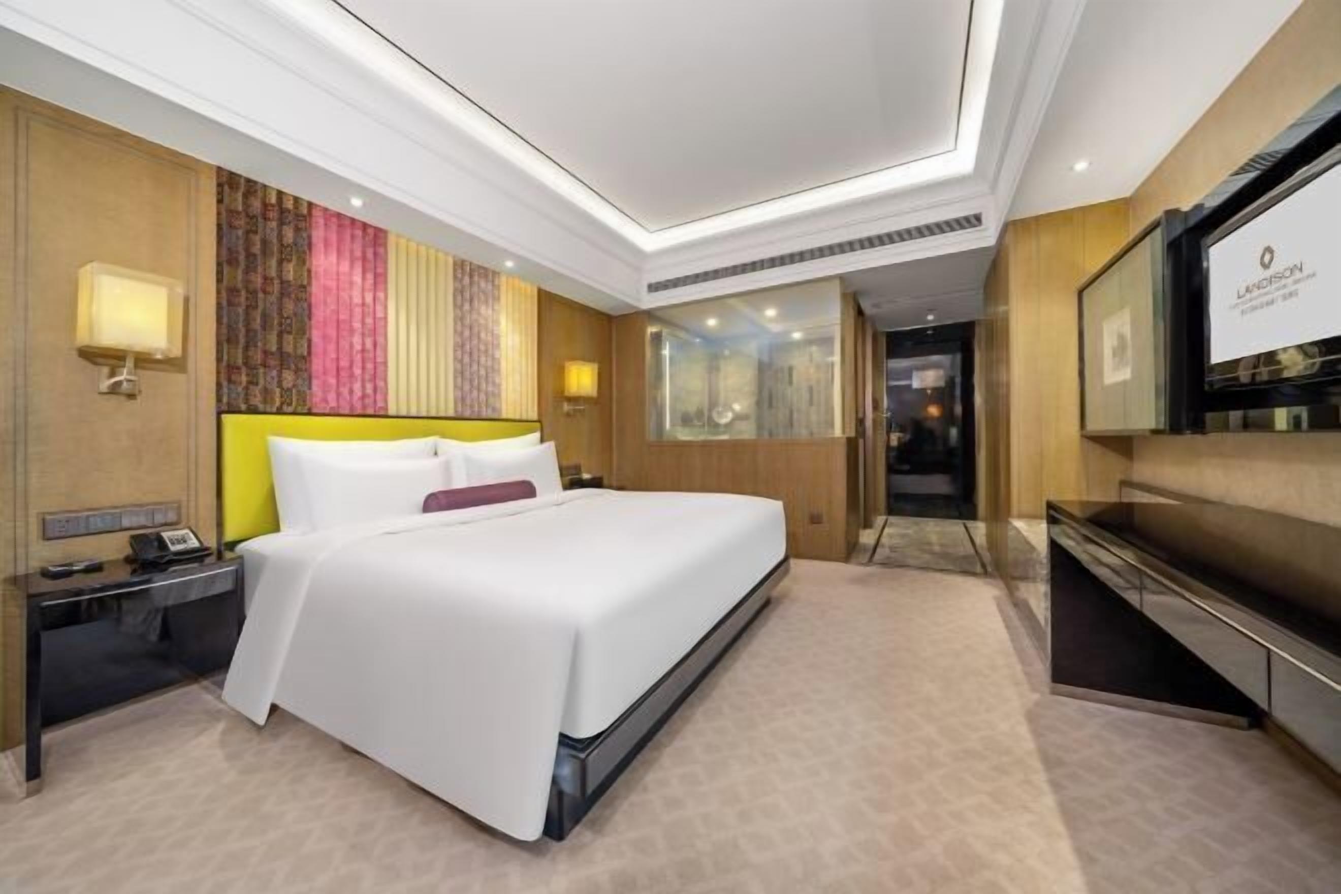 In-room safe, free WiFi