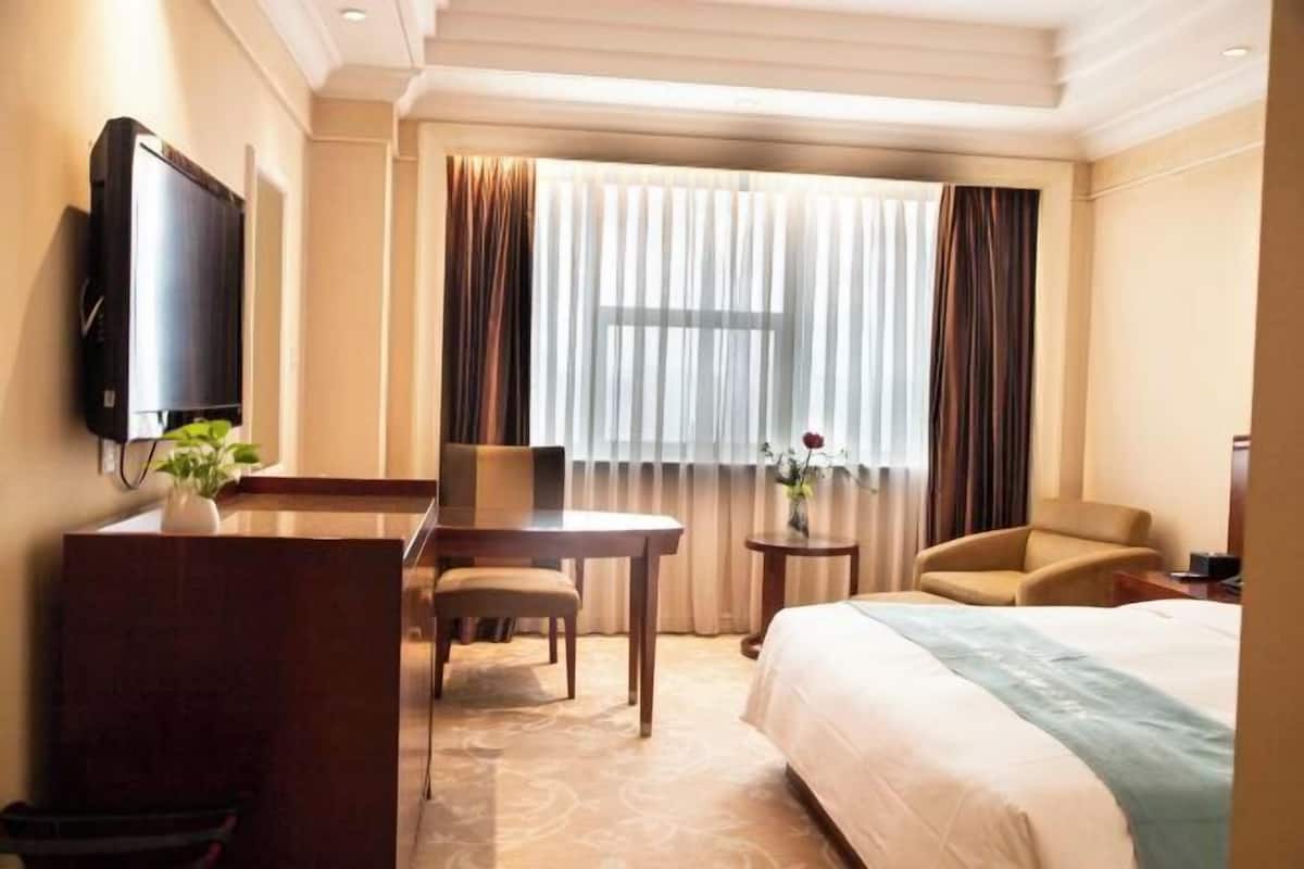 In-room safe, free WiFi