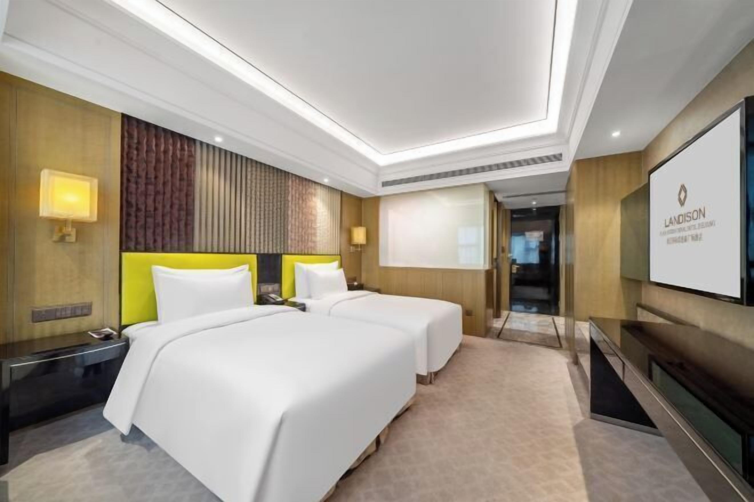 In-room safe, free WiFi