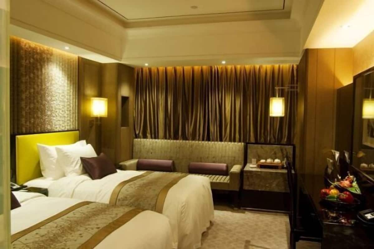 In-room safe, free WiFi