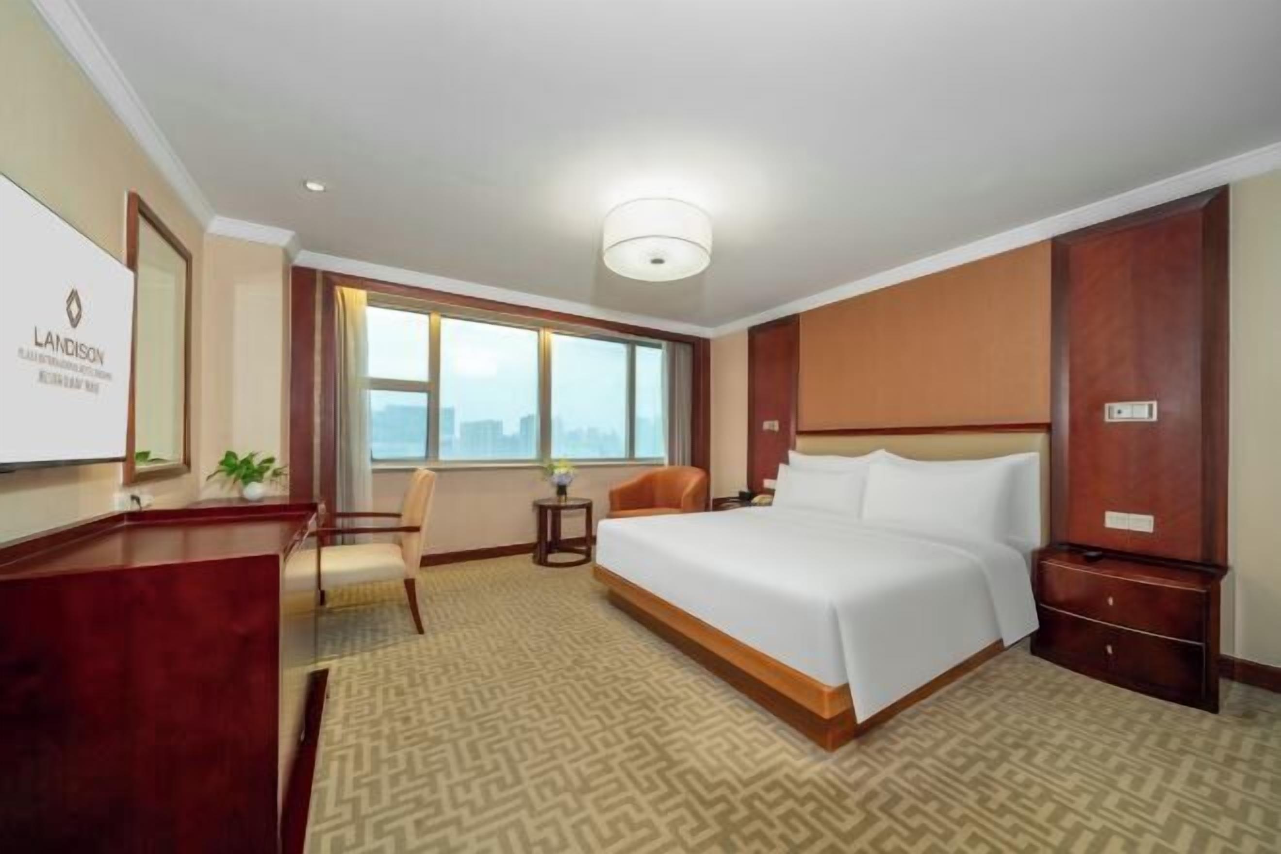 In-room safe, free WiFi