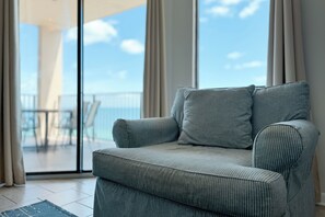 TV - GULF-FRONT CONDO, POOLS, SPLASH PAD, LOTS OF AMENITIES! (Orange Beach)