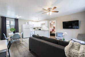 Smart TV - Studio @ Montrose 09! Downtown, Medical Center, Stadium ⭐️⭐️⭐️⭐️⭐️ (Houston)