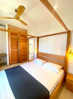 5 bedrooms, iron/ironing board, WiFi, bed sheets