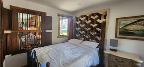 3 عدّة غرف نوم ومكتب وواي فاي مجانًا وملاءات أسرّة