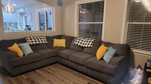 تلفزيون ذكي، مدفأة، ألعاب فيديو، مشغل دي في دي