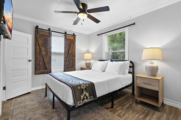 3 bedrooms, iron/ironing board, Internet, bed sheets