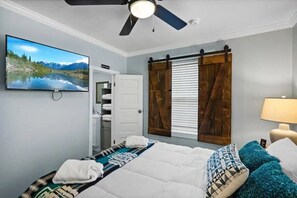 3 habitaciones, tabla de planchar con plancha, internet y ropa de cama 