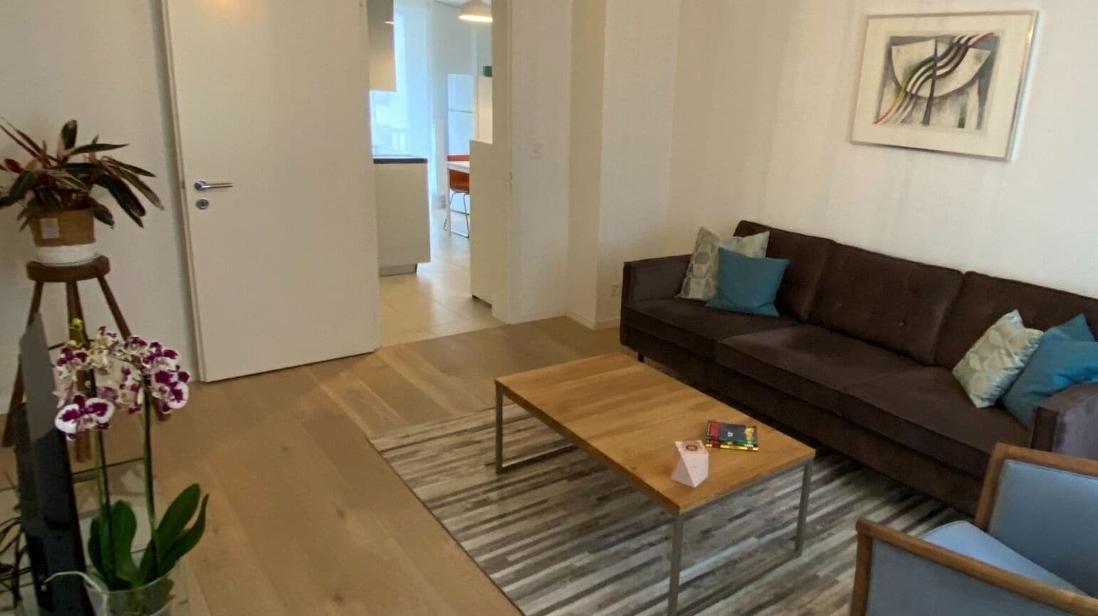 Smart-TV, Bücher, Stereoanlage, Computerbildschirme