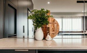 Coffee/tea maker, electric kettle, highchair, cookware/dishes/utensils - Met Apartments (Port Lincoln)