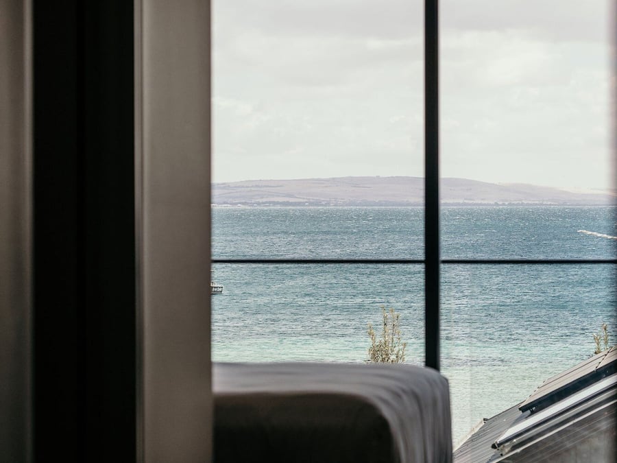 Studio, 1 Tempat Tidur King, pemandangan samudra | Seprai premium, bantalan ekstra lembut, dan meja kerja