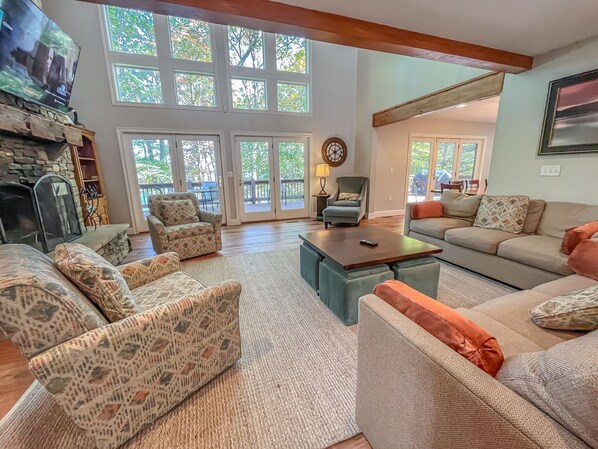 Smart TV, fireplace, table football, ping pong