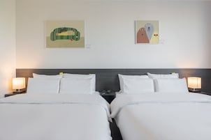 DOUBLE TWIN 2 | 高档床上用品、办公桌、遮光窗帘、隔音