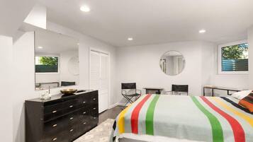 3 bedrooms, desk, iron/ironing board, travel crib