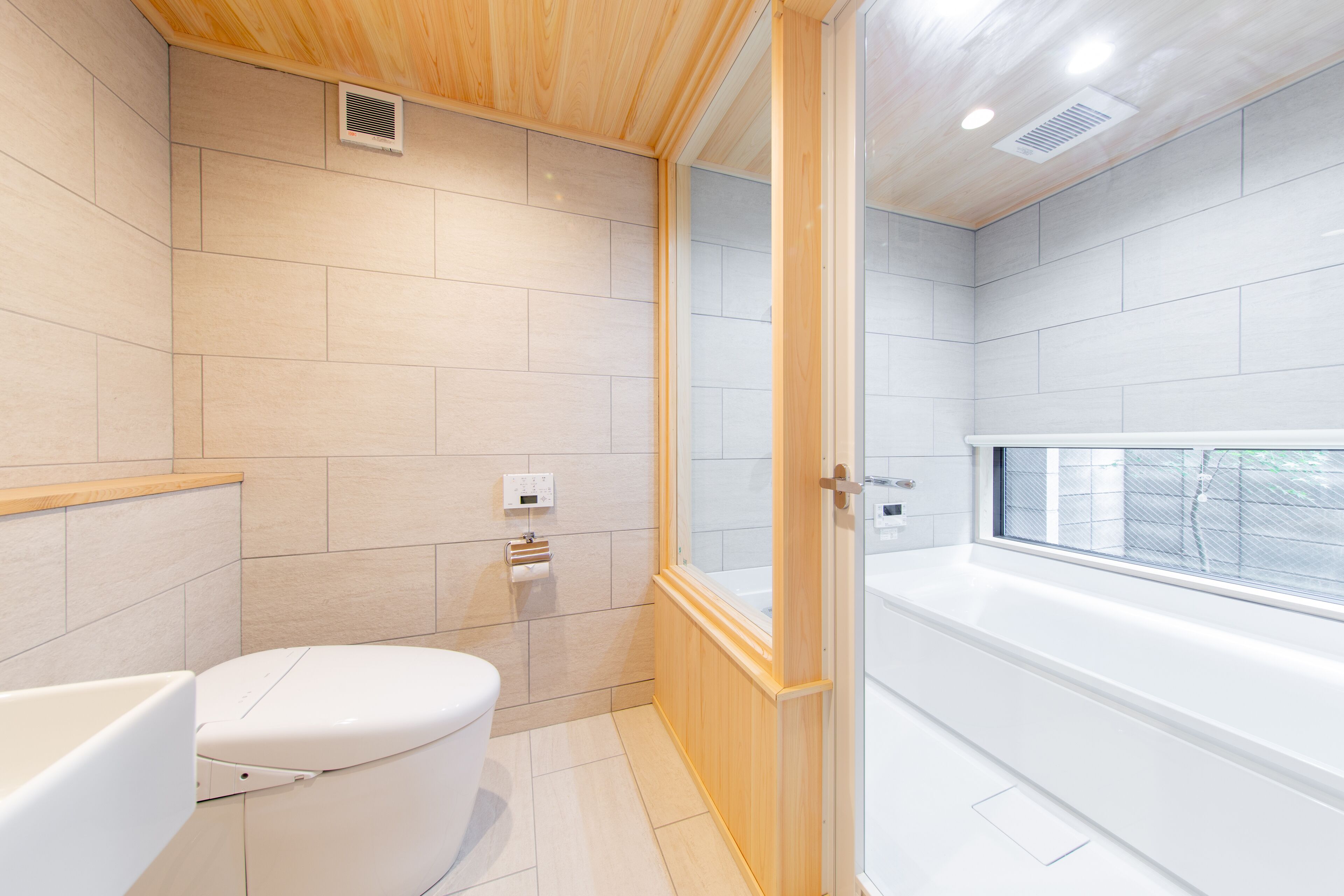 Apartment | Bathroom | Combined shower/bathtub, hair dryer, towels, soap
