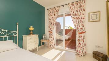 2 slaapkamers, een strijkplank/strijkijzer, gratis wifi, beddengoed