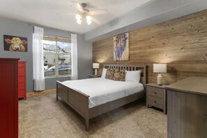 3 bedrooms, iron/ironing board, free WiFi, bed sheets - Walk to shops | Garage | Great Location (Park City)