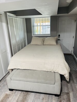 1 bedroom, in-room safe, iron/ironing board, free WiFi