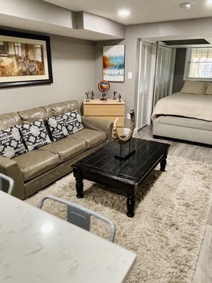 1 bedroom, in-room safe, iron/ironing board, free WiFi