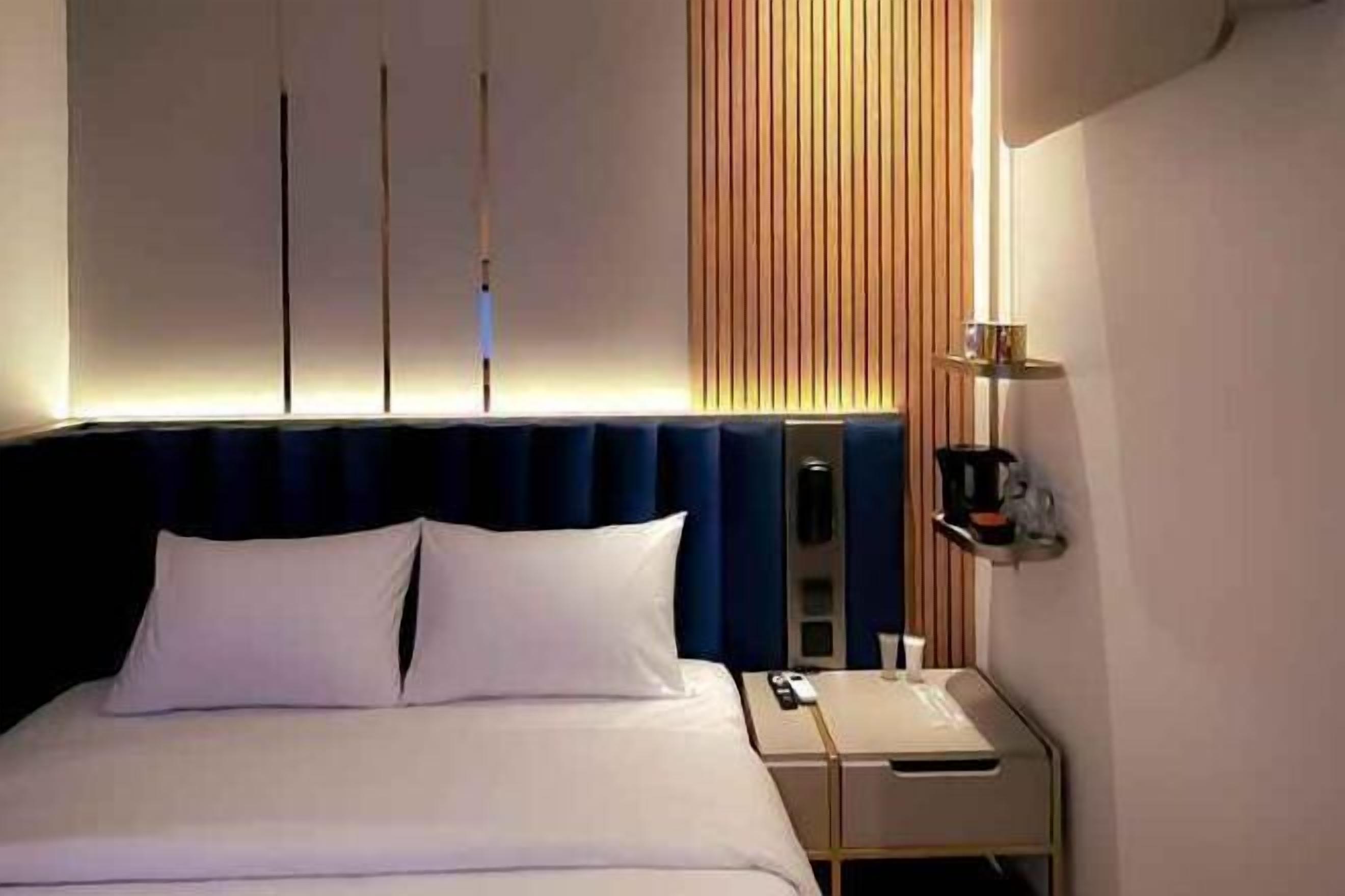 Cortinas blackout y sistema de insonorización 