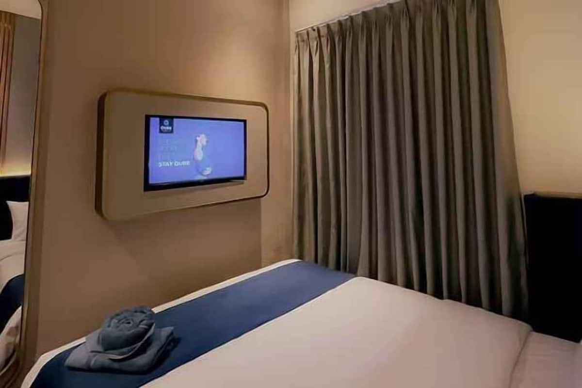 Blackout curtains, soundproofing, iron/ironing board, free WiFi