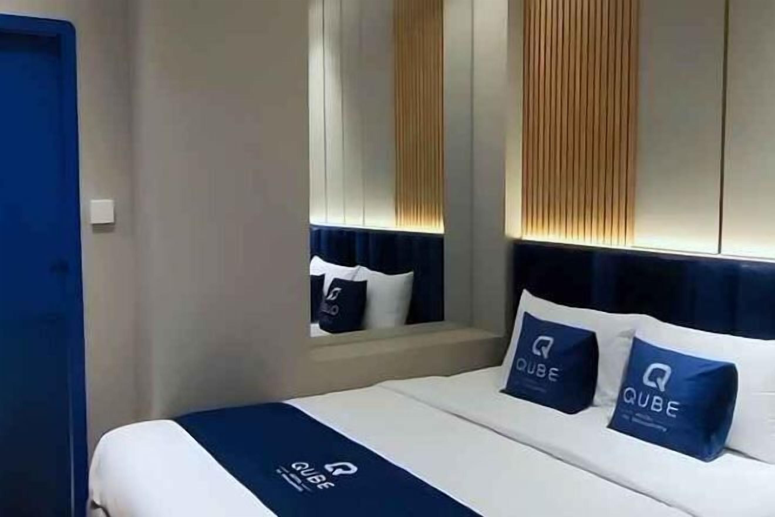 Blackout drapes, soundproofing, iron/ironing board, free WiFi