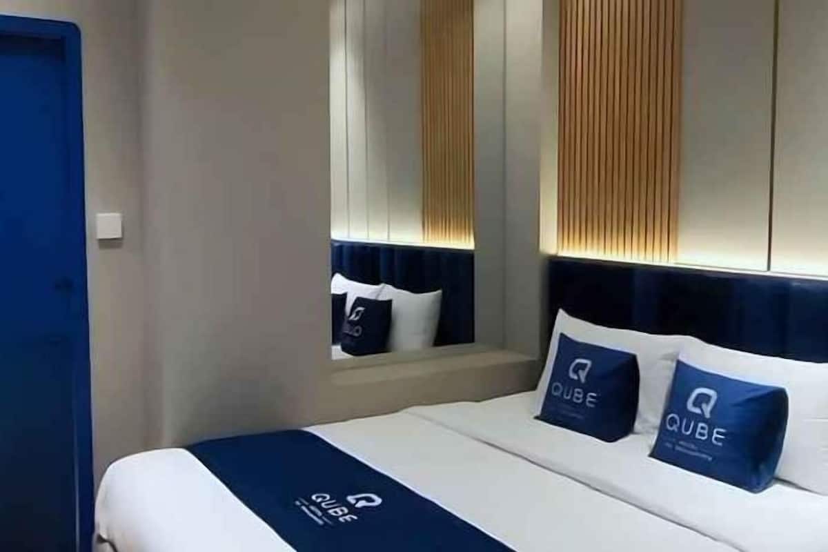 Blackout curtains, soundproofing, iron/ironing board, free WiFi