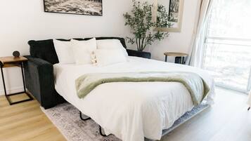 1 bedroom, iron/ironing board, WiFi (free), bed sheets