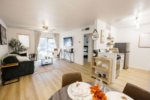 PrimeLocation: 1/1Condo Steps from UF/Shands/VA w/CozyKingBed #ConvenientComfort