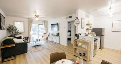 PrimeLocation: 1/1Condo Steps from UF/Shands/VA w/CozyKingBed #ConvenientComfort