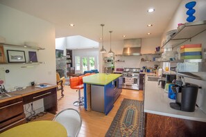 Fridge, microwave, oven, stovetop - Sullivan Farm at Helton Creek - Fire Pit - Foosball - Fireplace (Lansing)