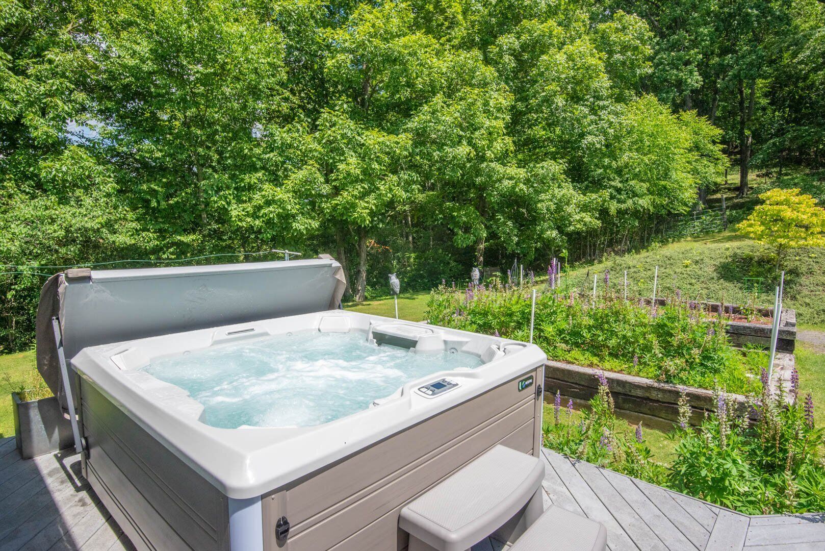 Outdoor spa tub