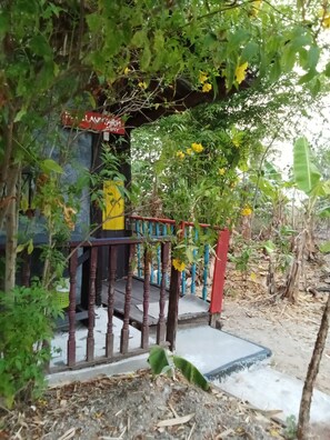 Individually decorated, desk, blackout curtains, bed sheets - peaceland farmstay  (Phayuha Khirim)