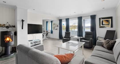 Lovely 4 bedroom house with the view of aurora