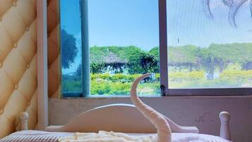 Hypo-allergenic bedding, in-room safe, blackout drapes