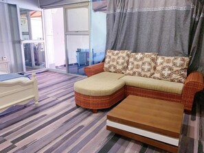 Family Room | Living area - Crystal Palace Hotel (Port Vila)