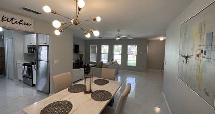 Relax, golf and swim at sun n lake retreat. Pet friendly!