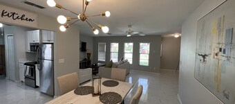 Relax, golf and swim at sun n lake retreat. Pet friendly!