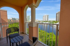 Property grounds - Fully Renovated Condo with and Extraordinary view! (Aventura)