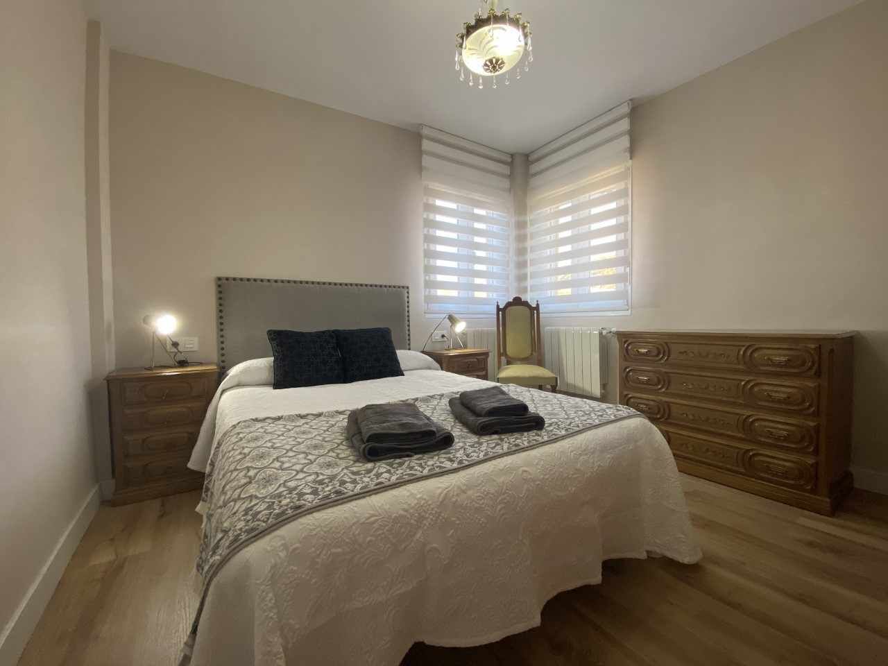 4 slaapkamers, een strijkplank/strijkijzer, reisbedje, gratis wifi