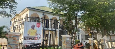 المنشأة من الخارج