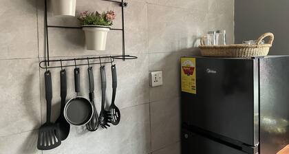 1 Bedroom House Sleeps 2 - Free Parking - WiFi