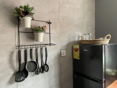 1 Bedroom House Sleeps 2 - Free Parking - WiFi