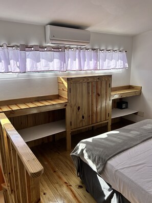14 chambres, coffres-forts dans les chambres, fer et planche à repasser