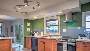 Unclassified image, 4 of 43, button