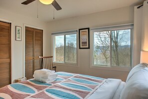 3 Schlafzimmer, Schreibtisch, Bügeleisen/Bügelbrett, Reisekinderbett