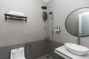 Deluxe Twin Room | Bathroom - Hotel Luma Senawang (Seremban)