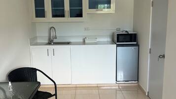 Exclusive Loft #15 | Coin séjour | TV connectée de 32 pouces avec chaßnes par cùble, Netflix